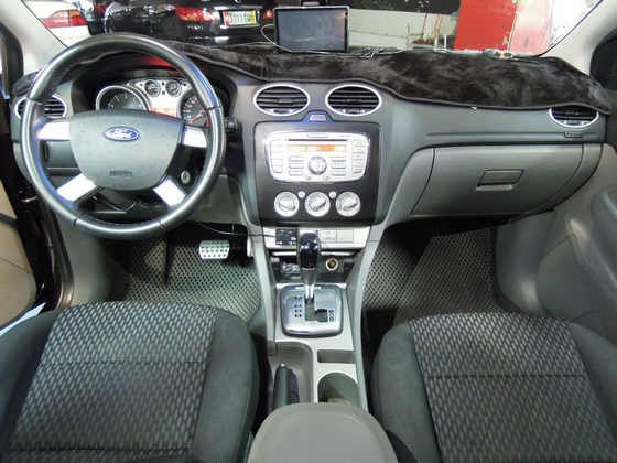 Ford 福特 Focus 1.8 照片2