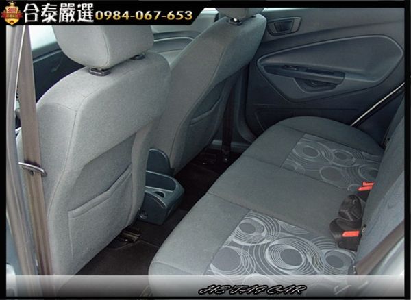  2011年 Ford Fiesta 白 照片5