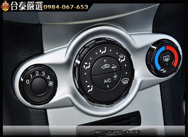  2011年 Ford Fiesta 白 照片8