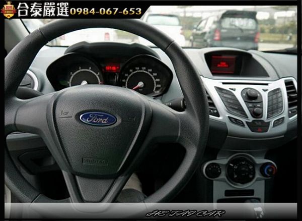  2011年 Ford Fiesta 白 照片9