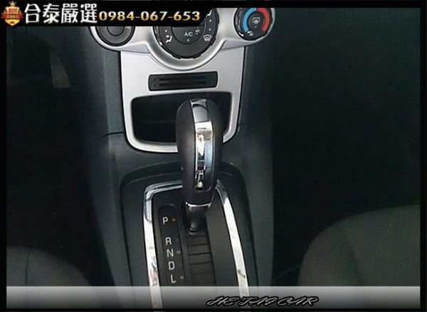  2011年 Ford Fiesta 白 照片10