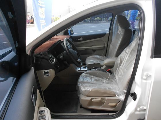 Ford 福特 Focus 1.8  照片3