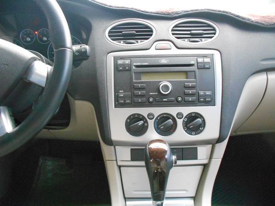 Ford 福特 Focus 1.8  照片6