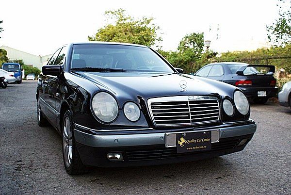 賓士 BENZ E240 2.4 照片1