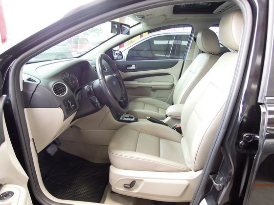 Ford 福特 Focus 1.8  照片3