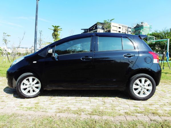 TOYATA 省油掀背小車 YARIS 照片4