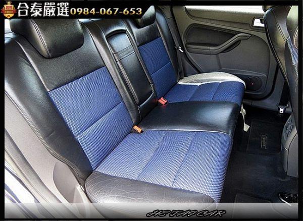 2005 Ford Focus 黑色  照片5