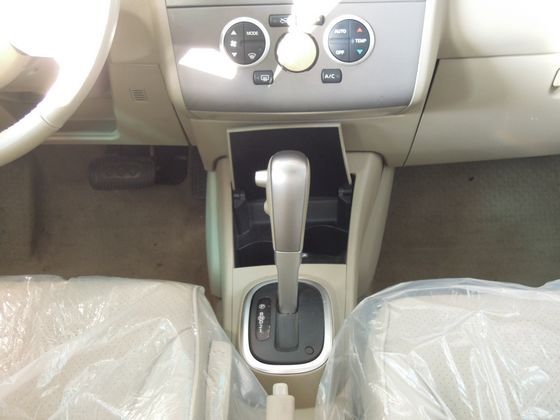 Nissan 日產 Tiida 照片5