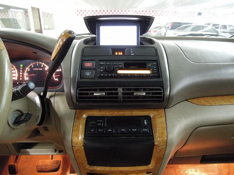 Nissan 日產 Serena QRV 照片4