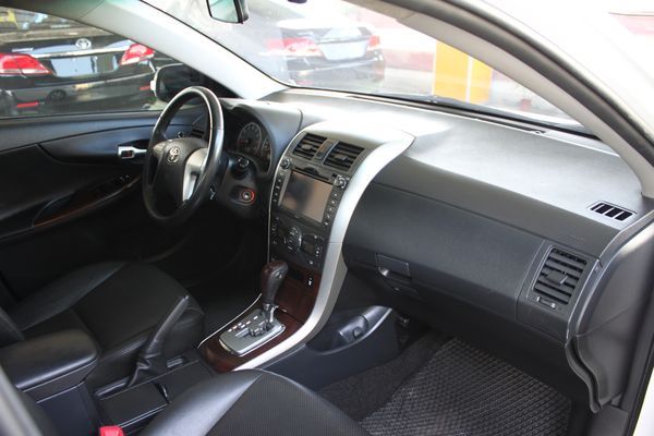 Toyota 豐田 Altis 1.8  照片4