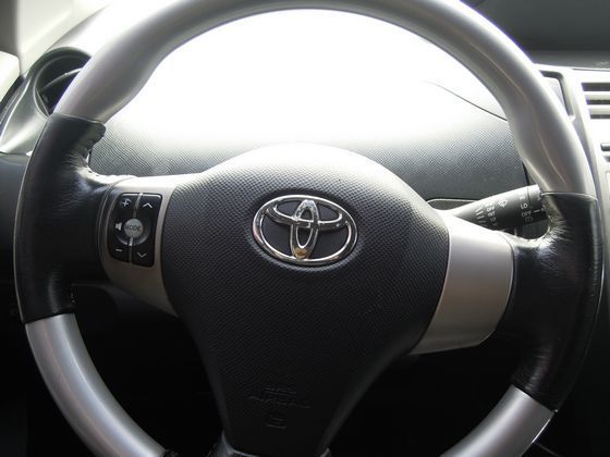 Toyota豐田 Yaris 照片5