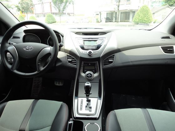 Hyundai 現代 Elantra  照片2