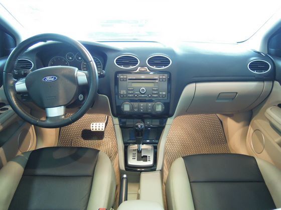Ford 福特 Focus 1.8 照片2