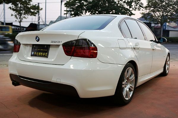 BMW 323I M-SPORT E90 照片10