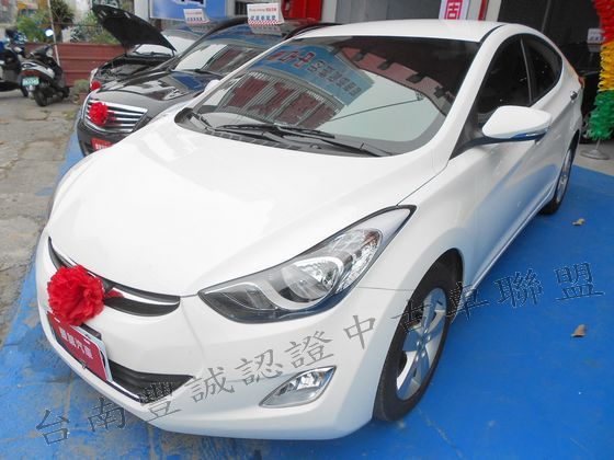 Hyundai 現代 Elantra  照片1