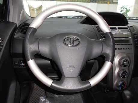 Toyota豐田 Yaris  照片3