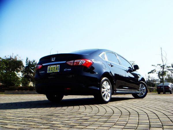 2011 5 Sedan Luxgen  照片3