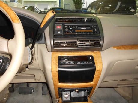 Nissan 日產 Serena QRV 照片4