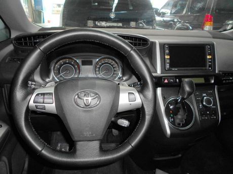 Toyota豐田 Wish  照片3