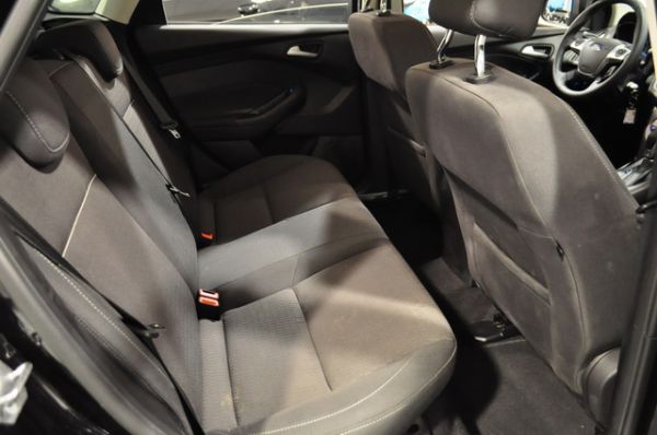14 FOCUS 1.6 黑 可全貸 照片9