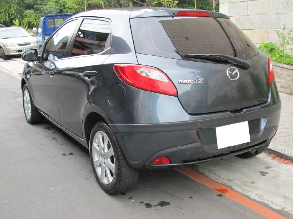 Mazda 2 時尚小車 照片2