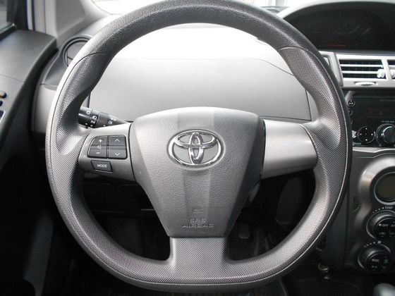 Toyota豐田 Yaris  照片6