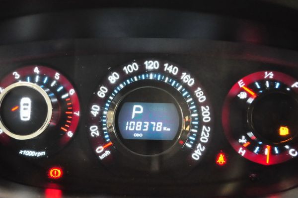 10 SUV 2.2 可全貸 照片2