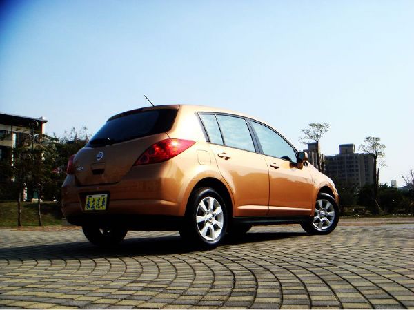 2010 TIIDA 5門 大空間  照片3