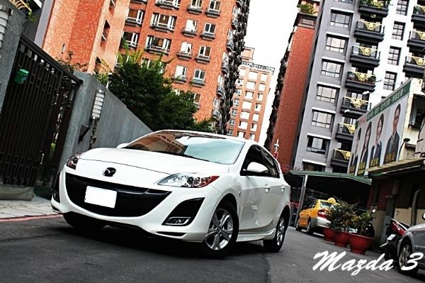 MAZDA 3 2.0S 白色 頂級 照片1