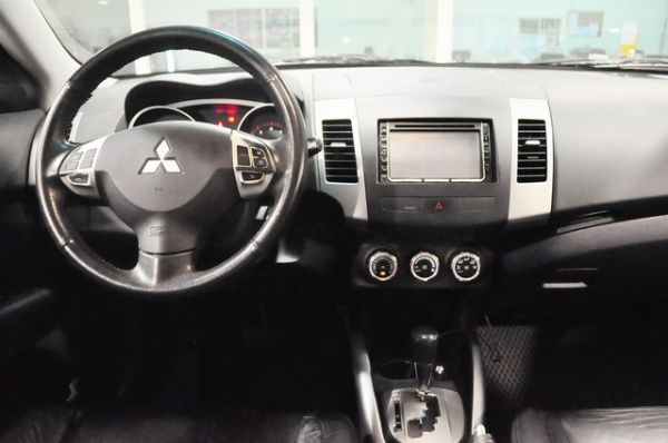 09 OUTLANDER 2.4 照片3