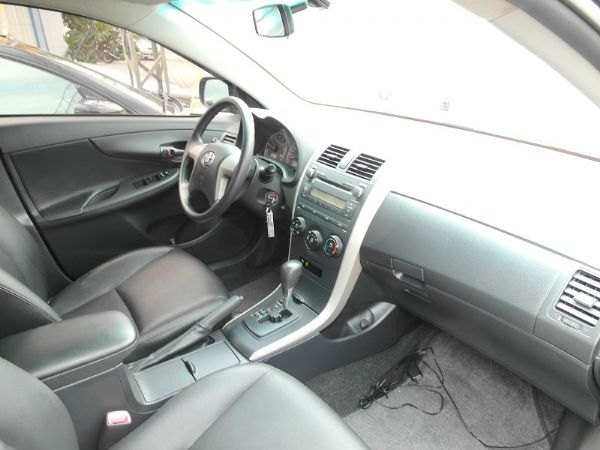 Toyota豐田 Altis 1.8 黑 照片4