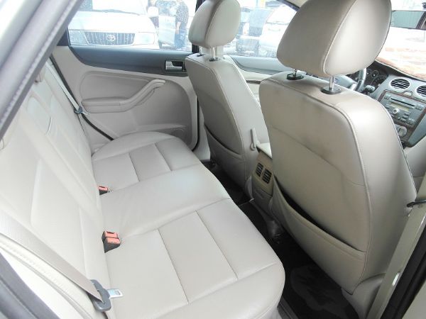 福特 Focus 1.8 4D 淺灰 照片6