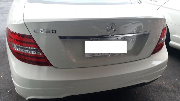 2013式 c250白色雙門  照片2