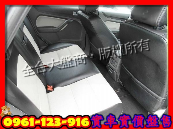 2005年Ford福特Focus 5D銀 照片6