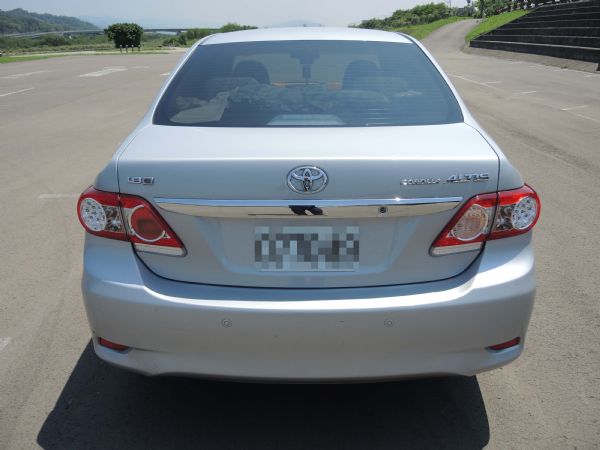 2010年1800cc 銀色Altis 照片3