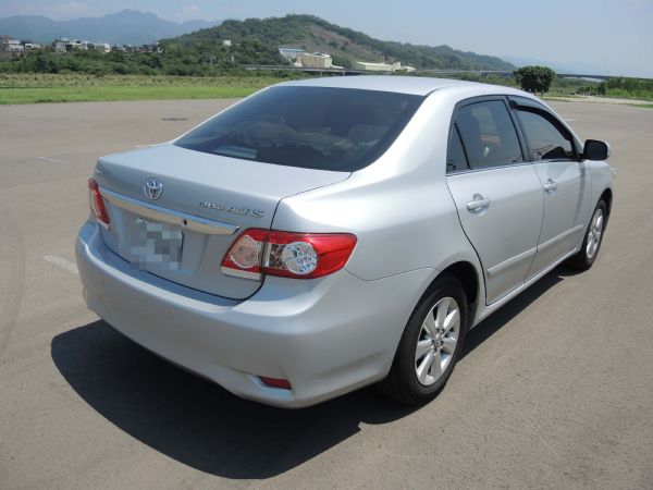 2010年1800cc 銀色Altis 照片4