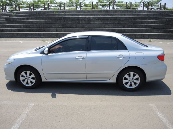 2010年1800cc 銀色Altis 照片6