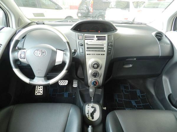 Yaris G版 1.5 亞力士 白 C 照片2