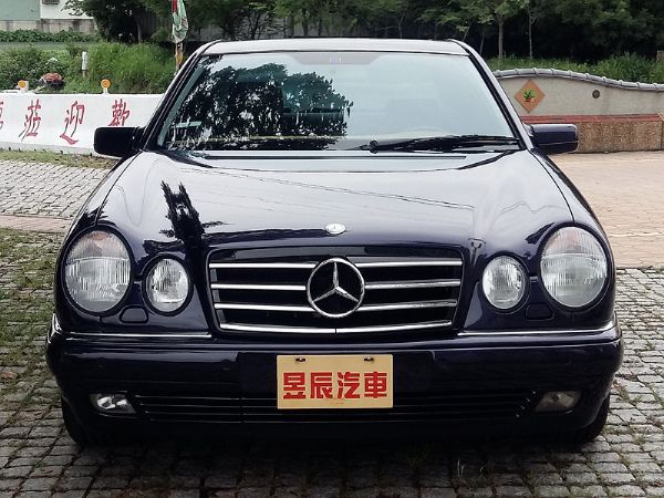 BENZ 賓士 E320  照片3