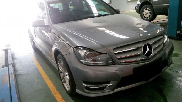 全額貸▲11年 BENZ C200T  照片9