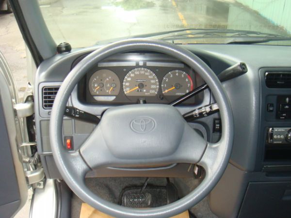 TOYOTA HIACE 照片6