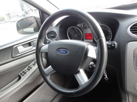 Ford 福特 Focus 1.8 照片3