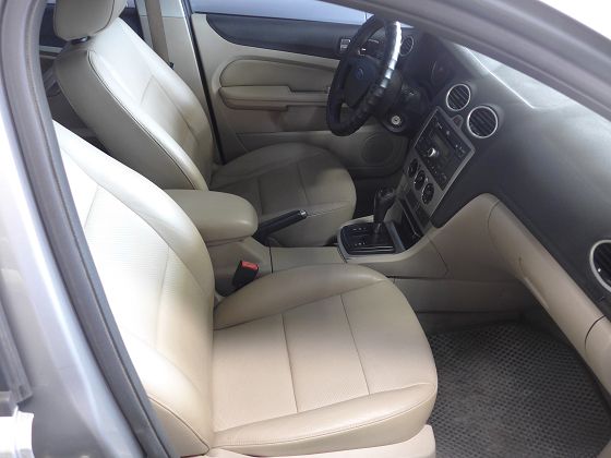 Ford 福特 Focus 1.8 4D 照片4