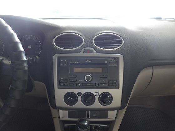 Ford 福特 Focus 1.8 4D 照片7