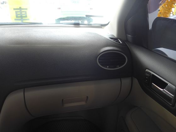 Ford 福特 Focus 1.8 4D 照片9