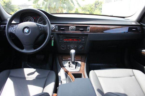 BMW 寶馬320 白 2.0 天窗 照片2