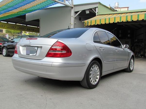 2003 BENZ E240 2.6 銀 照片5