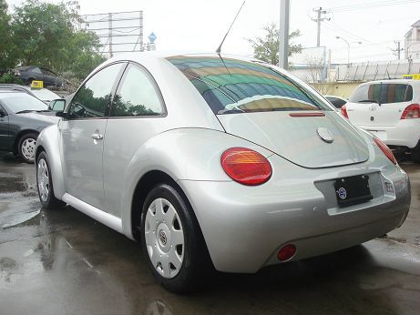 2000 VW Beetle 2.0 銀 照片4