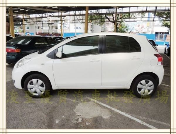 2013 豐田Yaris 白 29.2萬 照片3