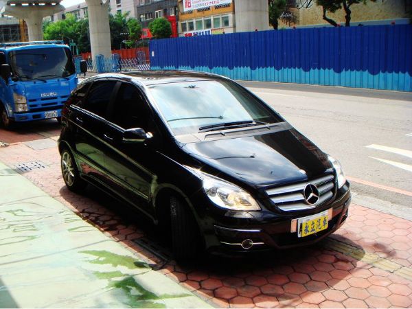 BENZ B180 總代理 小休旅 照片9